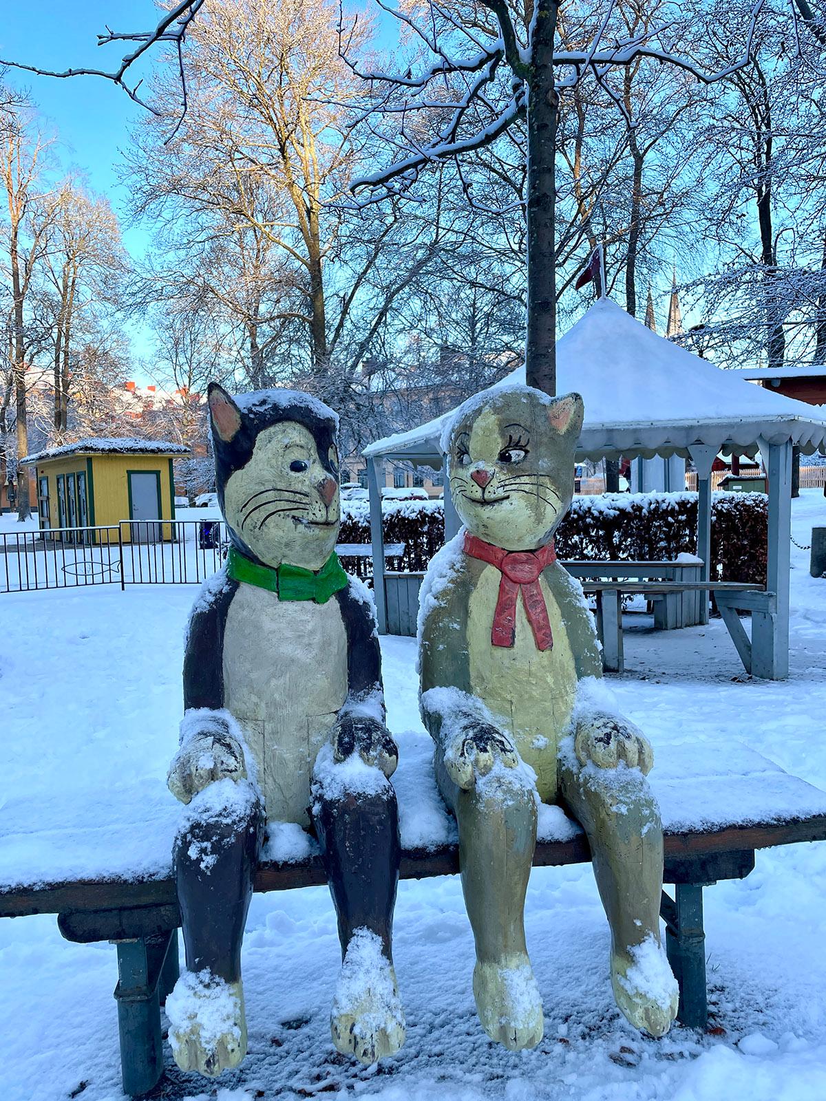 The cat Peter No-tail and his friend Maja in the playground as statues.